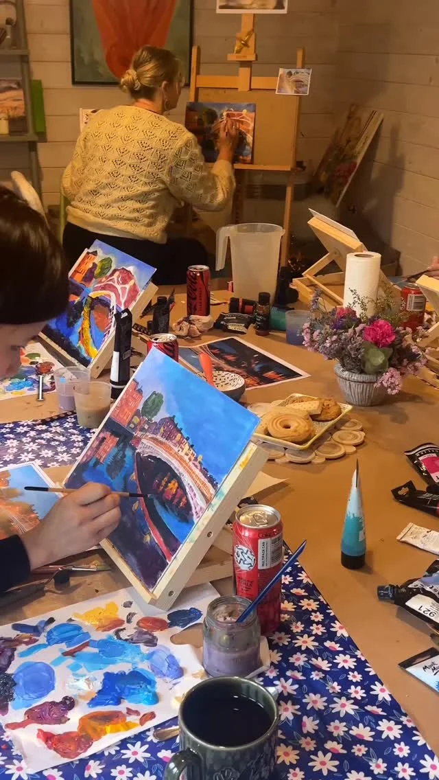 What our students got to say 🤩! Thank you @shiawase_65 , this is priceless for me. Glad you enjoyed the course xThe Half Penny Bridge was a part of our "Landscapes in Watercolours and Acrylic" course.
Plan for April - pencil sketching with Adrian, this is a base for everything really, so please join 🫶
May - florals in Acrylics, volume 2 😄Come join us for Saturday Painting (from 2 to 5 pm)!
Text in pm x#artclassesdublin #sketchingcoursedublin #artschooldublin #artcoursesadults #theartcabinteam