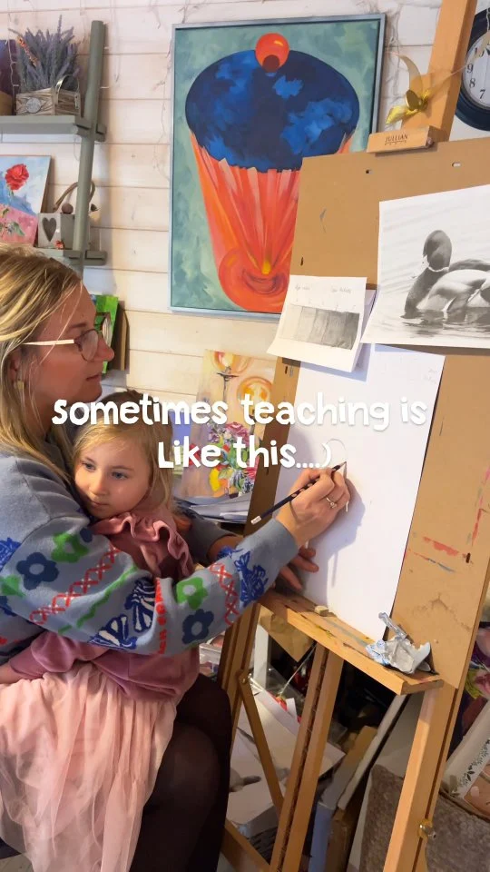 I remember working with Zoya in a sling, now she joins the classes at times, sometimes on my laps, sometimes on the chair 😄 She loves it, no matter what class age 😆, this is her favourite time of the week 🎨I still have to put a smart face on and pretend to teach 😄We have fun and loads of laughter in classes, so good, feels like one big arty family 🩷 hopefully it goes both ways#artforkidsdublin
#artclassesdublin
#artschooldublin
#artsouthdublin