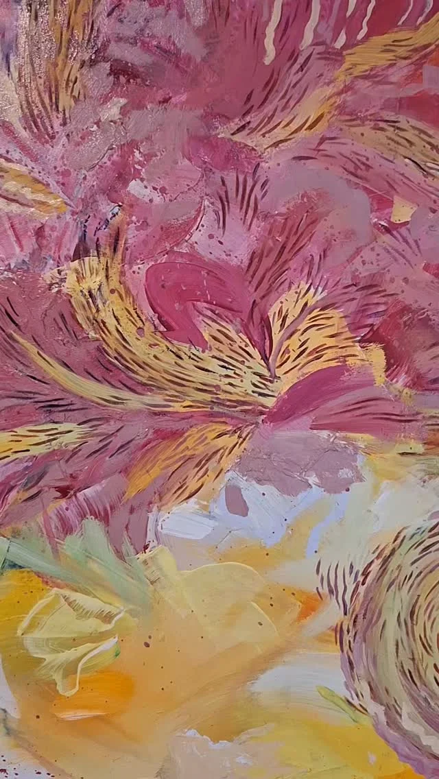 Painting this was out-of-body experience... Good friend brought me a bouquet of pinks and my daughter picked daffodils somewhere on the field. Couldn't stop admiring the combination of colour and gentleness, after 5 days it poured out into the canvas...Love playing with texture, colour and shape more than anything else, expressing rather a feeling than something figurative. So much fun!..Hurricane of beauty, elegance, excistence, "not trying, but radiating"I finally learned the name of pink flowers too 😄, do you know how they call?) Text in the comments ! xx#paintingflowers
#abstractflowers
#ekaterinasart
#flowersinoil
#paintingclasses