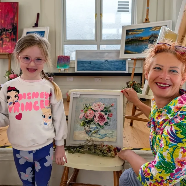 Sophie bought her first painting today!! OMG that feeling when you buy your first painting!A bit of parents sponsoring of course (great parents!!), and this is truly touching. It's a special feeling when our students come to the exhibition and got such an appreciation for art.What an amazing feel @danasorokinaart
to letting it go to such an adorable customer 😍We know the feeling,  we fall in love with paintings same way I wall in love with people...Well done Sophie & parents, and thank you for visiting!
A few more paintings went to the new owners today 👏👏👏 a few more people found new love ❤️ 😍#artislove #loveisart